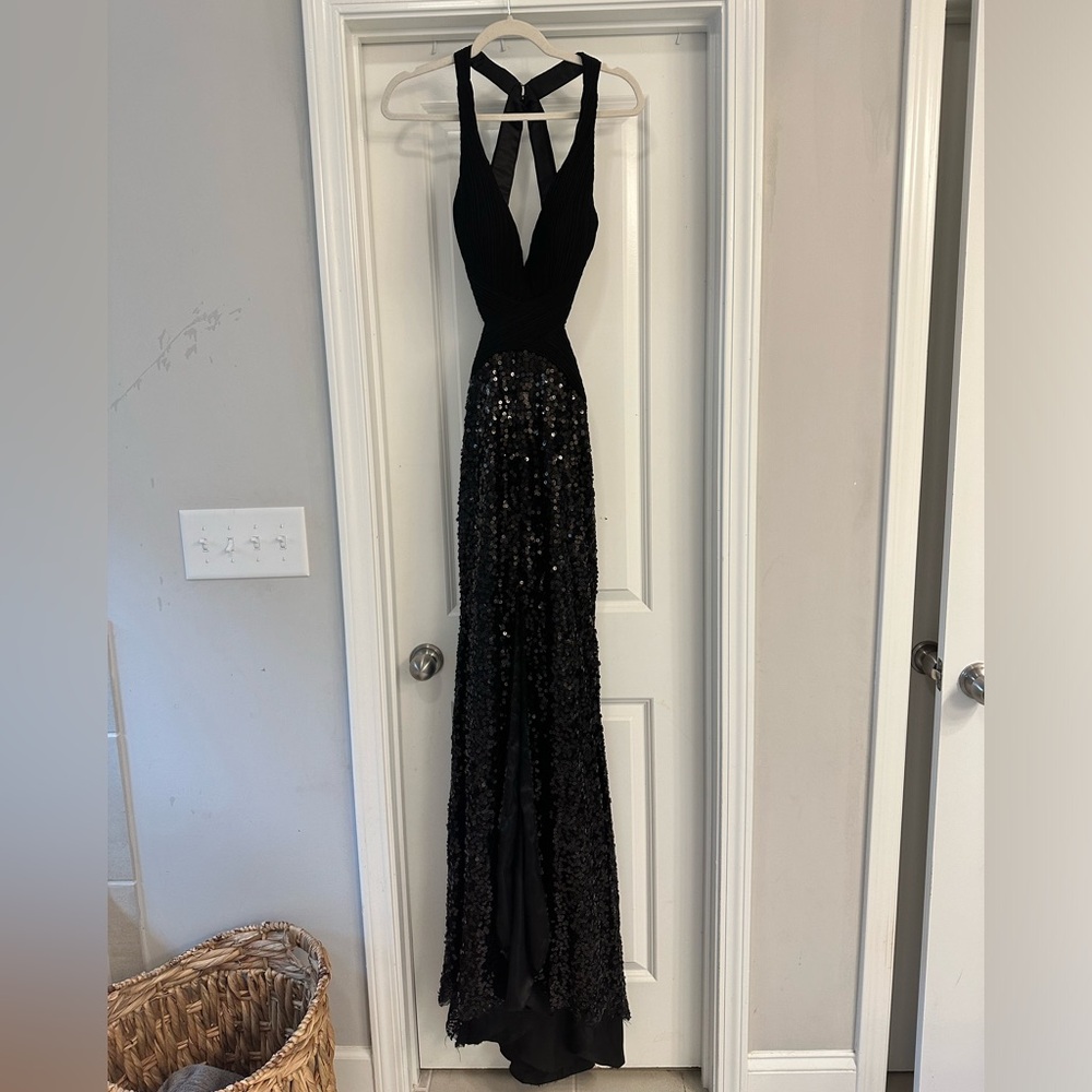 MAC DUGGAL BLACK SEQUIN DEEP V BACKLESS GOWN